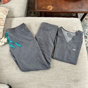 Figs Gray Scrub Set with Teal Drawstring